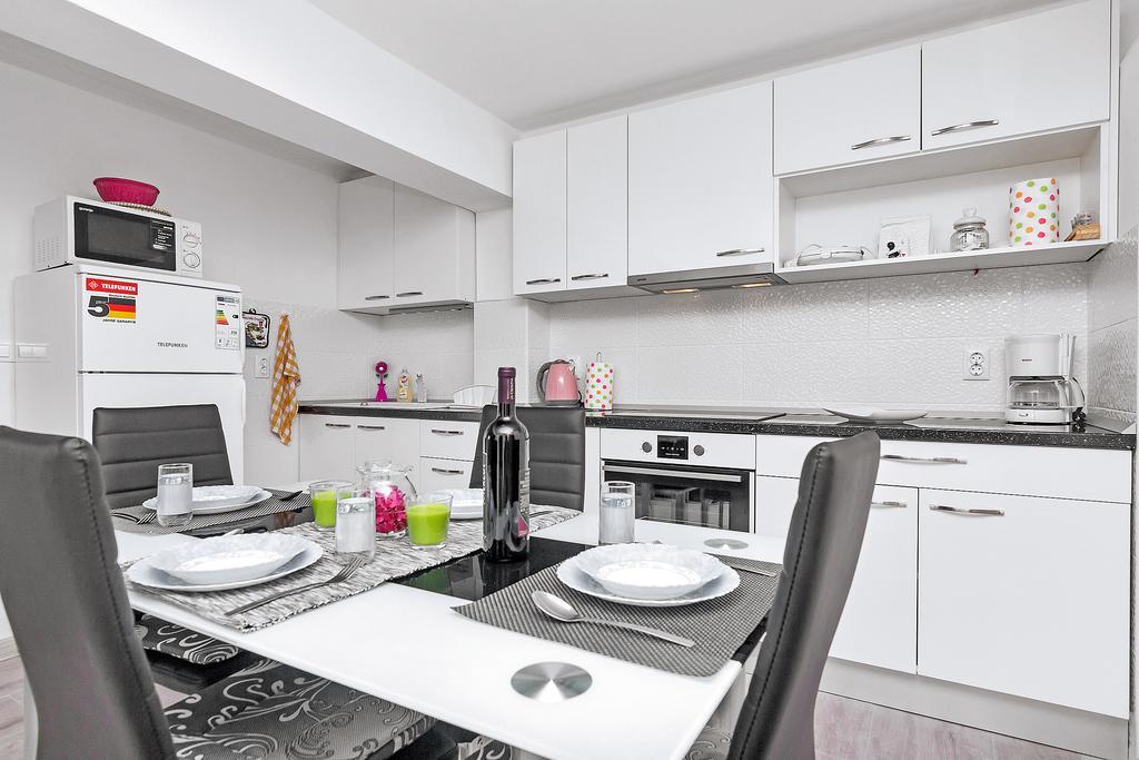 Guesthouse Josko Makarska Bagian luar foto